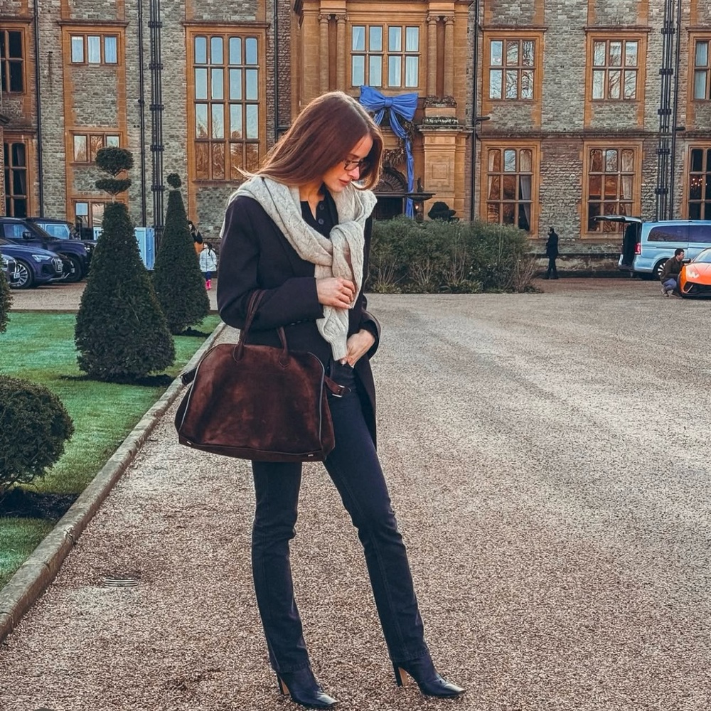 ❌SOLD❌ THE ROW SOFT MARGAUX 15 BAG IN MOCHA SUEDE - Picture 3 of 16